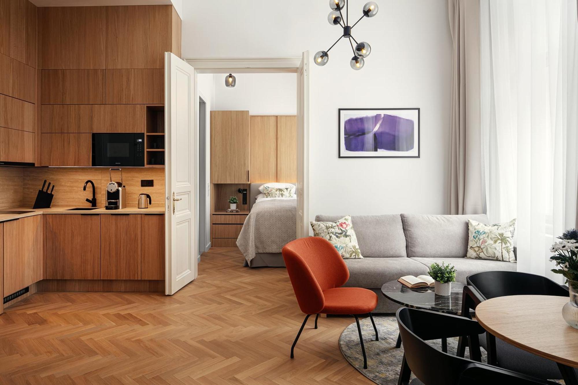 R16 Residences Apartahotel 5*