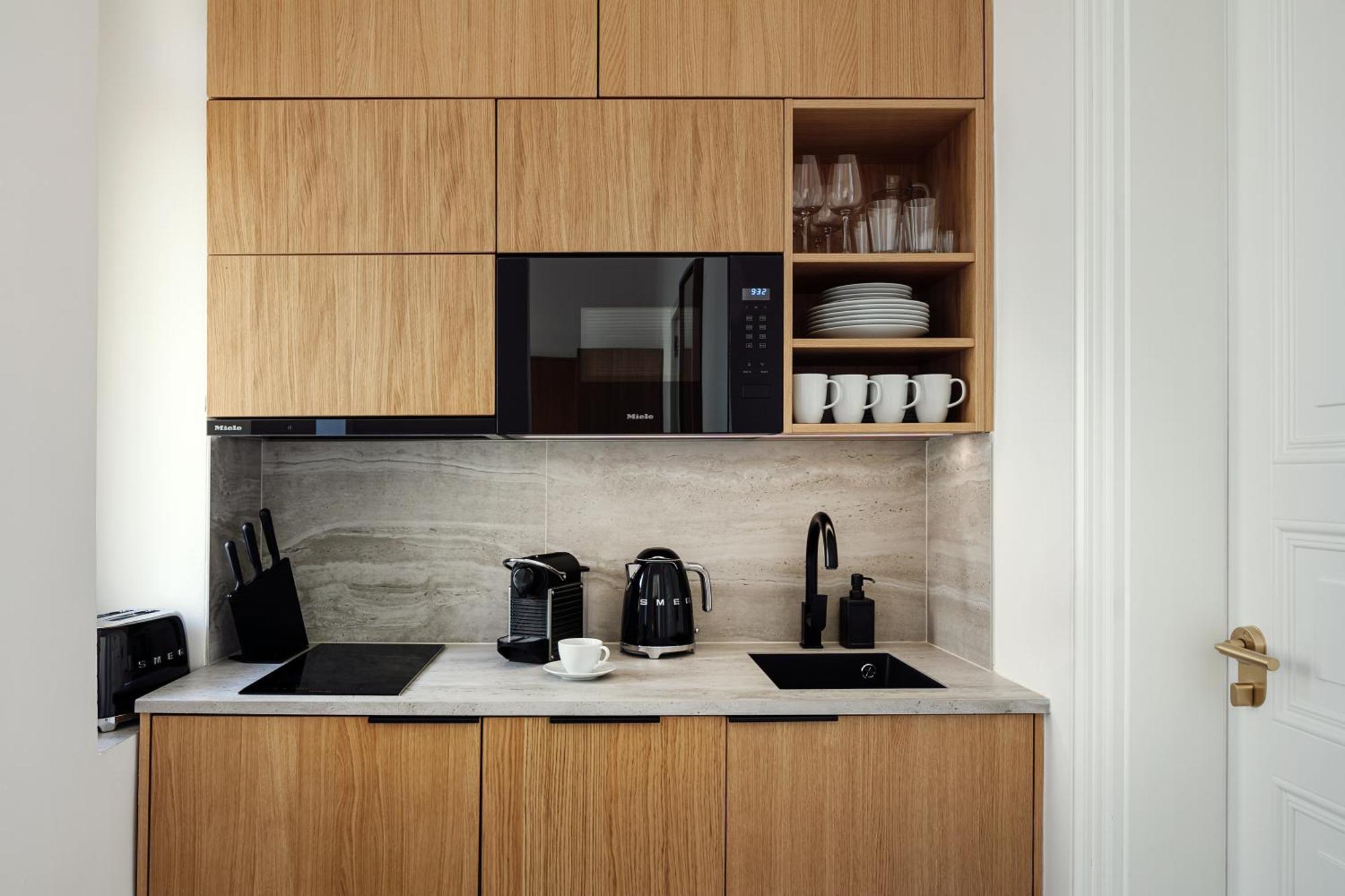 R16 Residences Apartahotel 5*